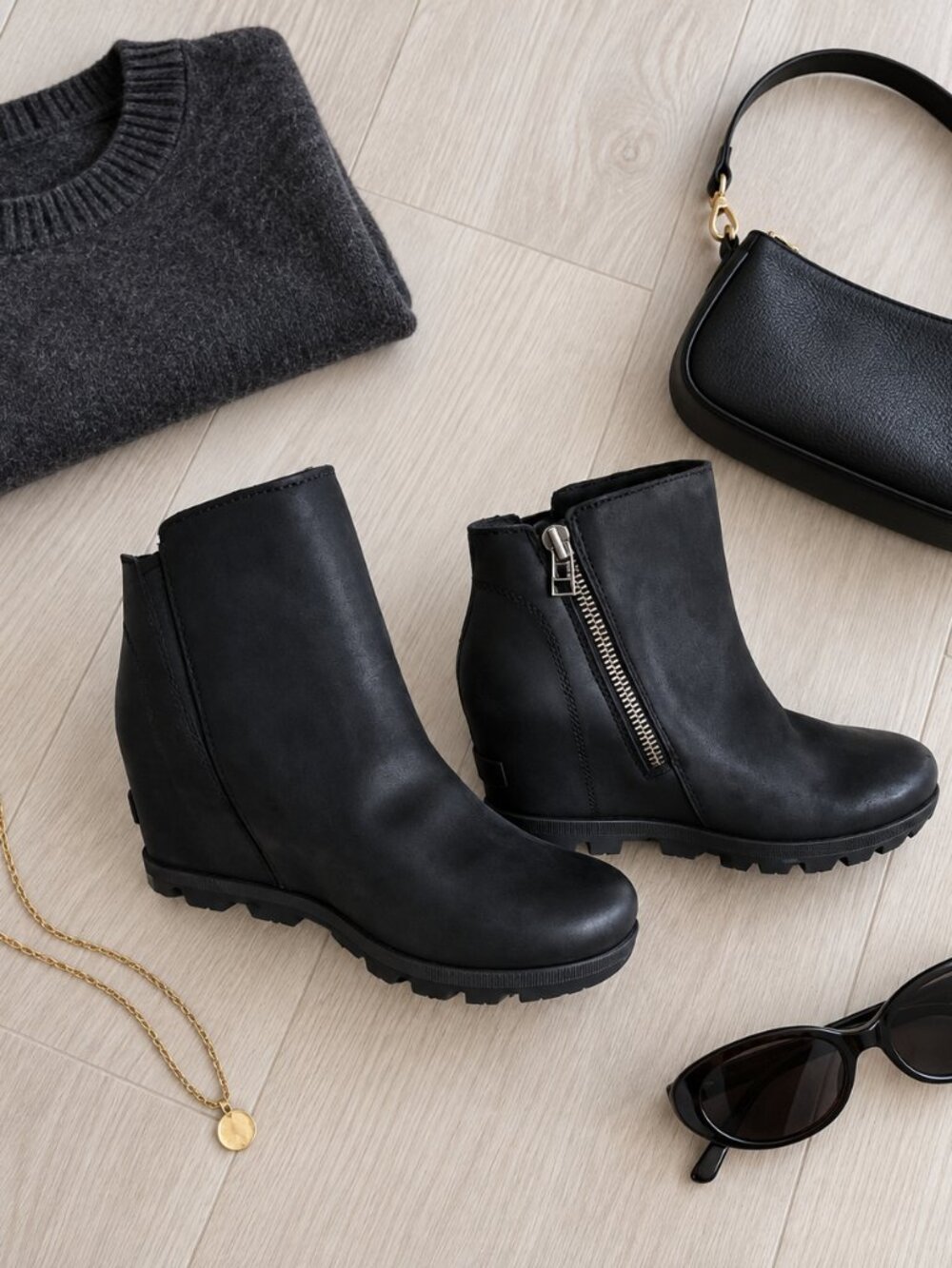 ✨SOREL Joan of Arctic Wedge II Zip Black Leather Boots 6.5 LIKE NEW✨